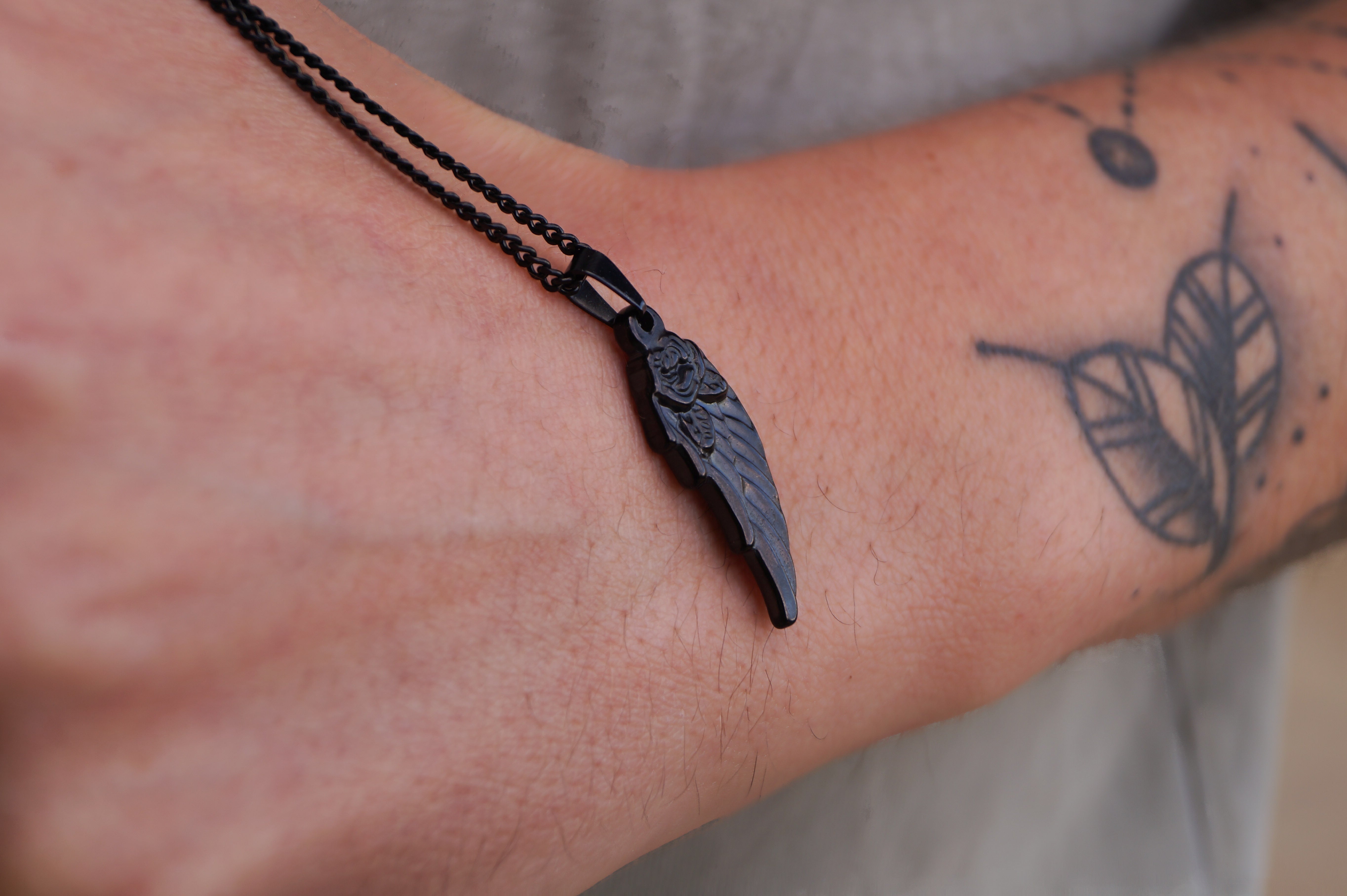 Surfer Necklace - Black Wing